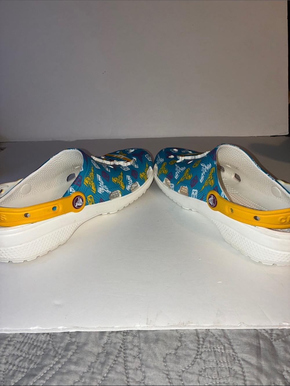 Disney World Cinderella Castle Crocs, Size Women’s 8 / Men’s 6 - Picture 10 of 12